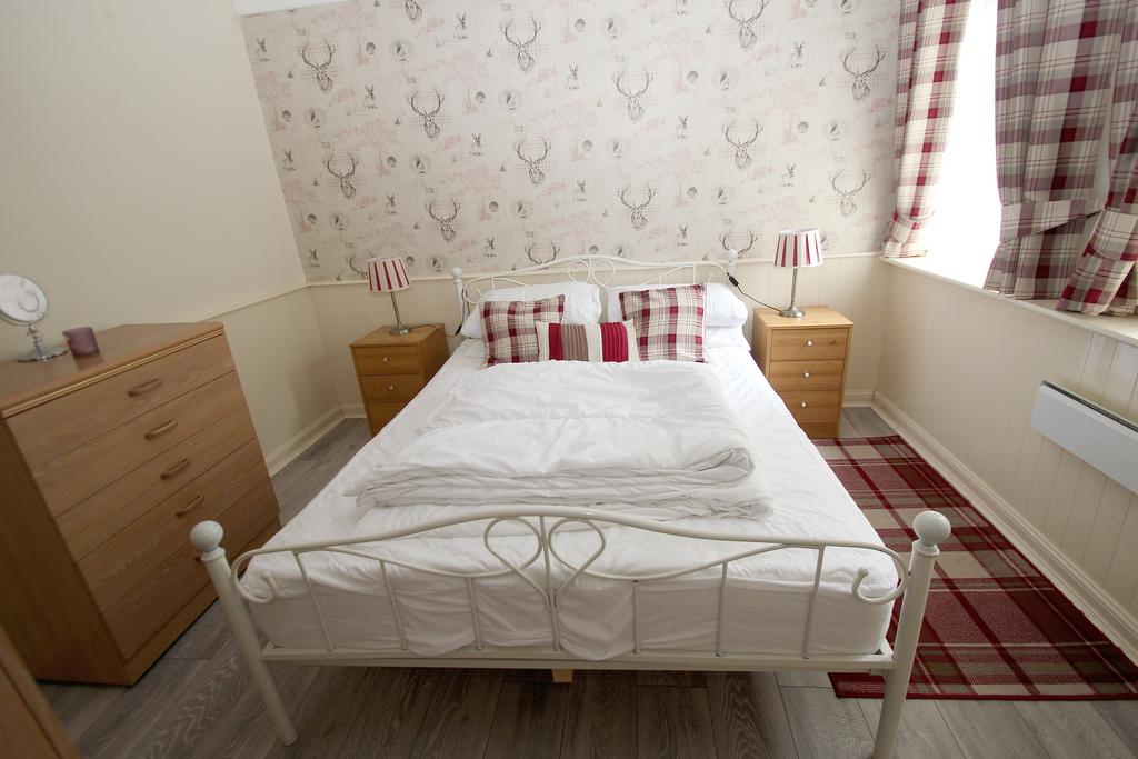 Cottage bed
