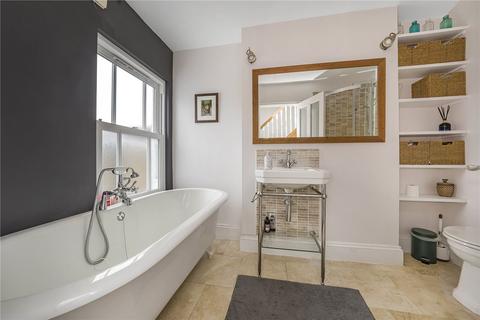 45 Railway Road, Teddington, TW11 8SD
