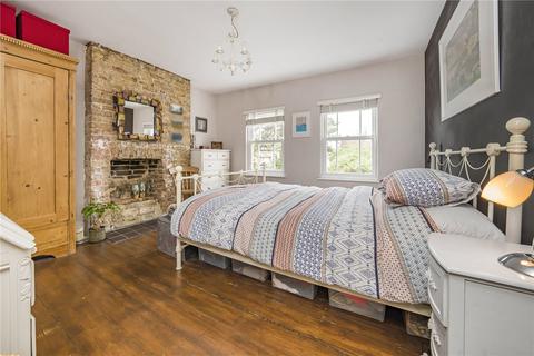45 Railway Road, Teddington, TW11 8SD