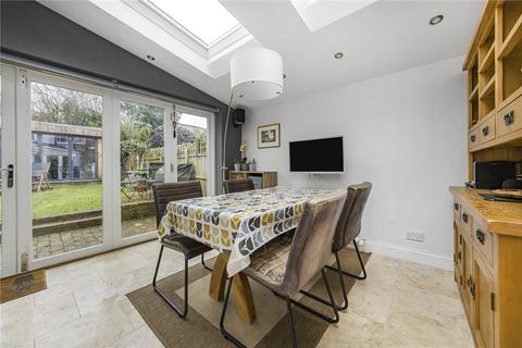 45 Railway Road, Teddington, TW11 8SD