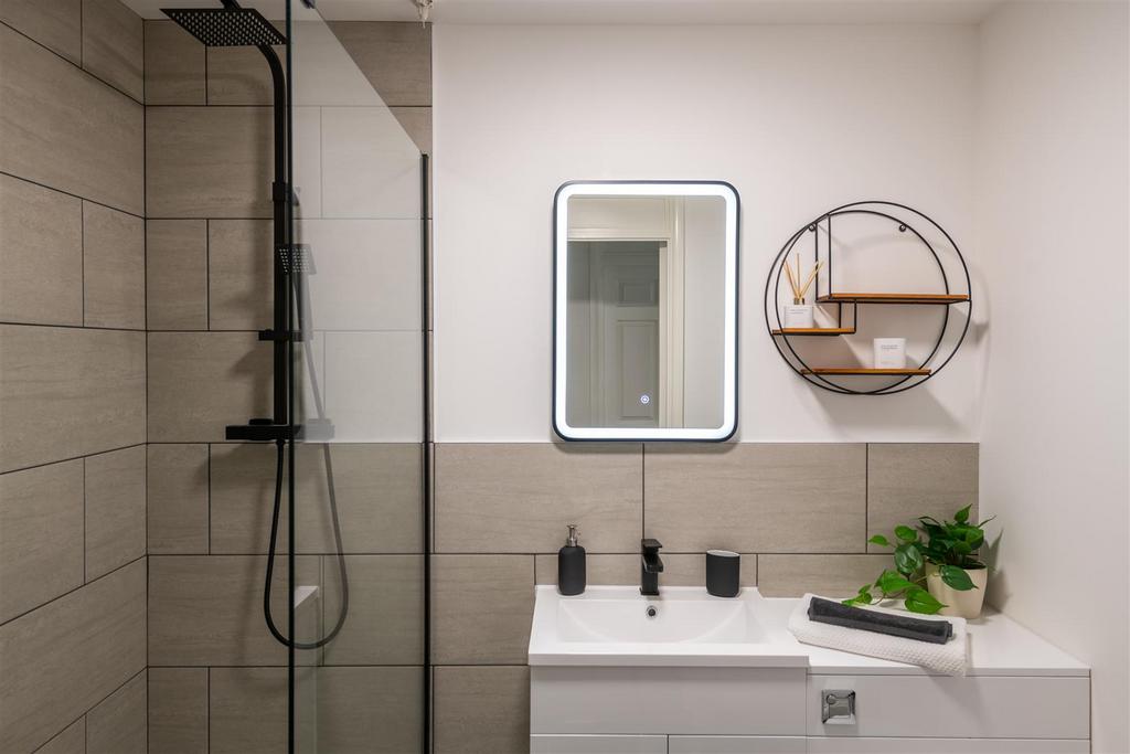 Flat 15 Brooklands Court internals-8.jpg