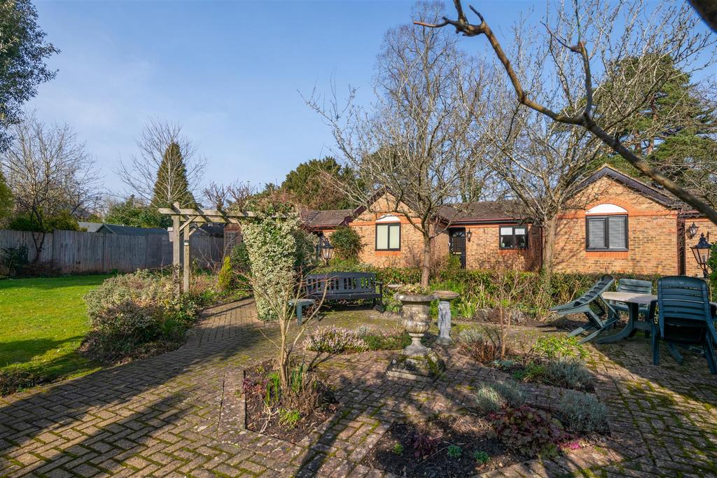 15 Brooklands Court externals-7.jpg