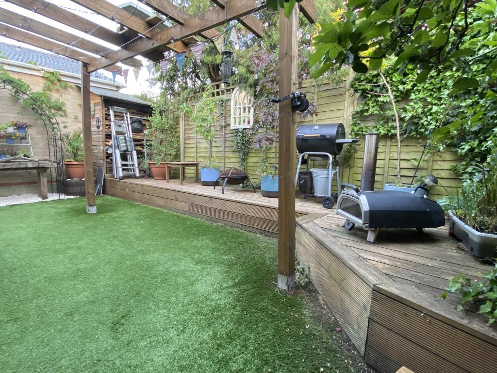 Garden - pergola & lawn