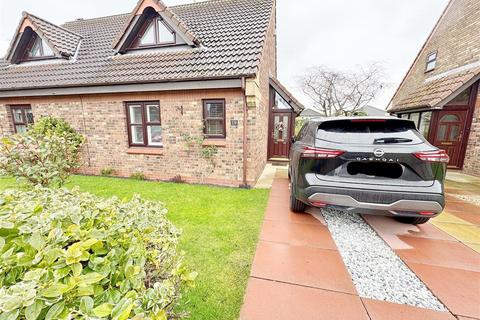 2 bedroom semi-detached bungalow for sale, Meadow View, Cleethorpes, N.E. Lincs, DN35 0QU