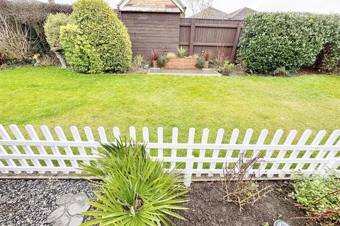 2 bedroom semi-detached bungalow for sale, Meadow View, Cleethorpes, N.E. Lincs, DN35 0QU