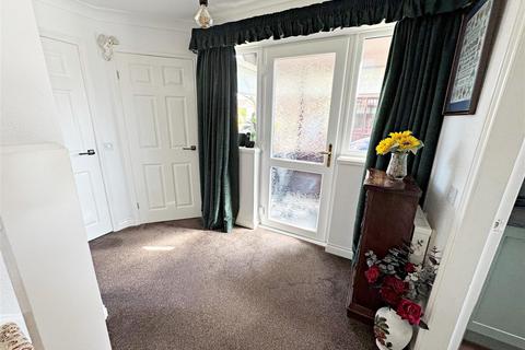 2 bedroom semi-detached bungalow for sale, Meadow View, Cleethorpes, N.E. Lincs, DN35 0QU