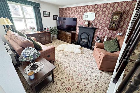 2 bedroom semi-detached bungalow for sale, Meadow View, Cleethorpes, N.E. Lincs, DN35 0QU