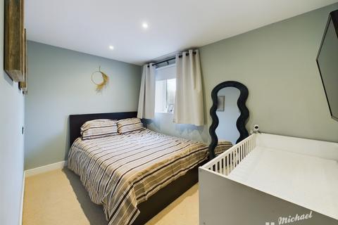 2 bedroom terraced house for sale, Grasslands, Aylesbury, Buckinghamshire