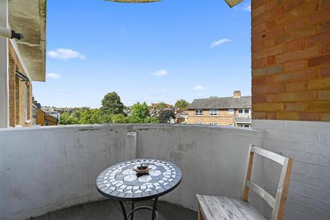 2 bedroom flat for sale, Ashchurch Park Villas, London, W12