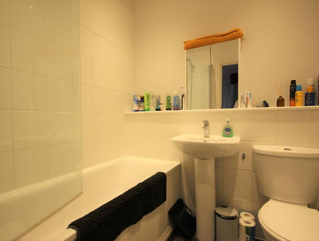 Bathroom (3).JPG