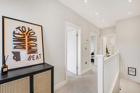 4a Albert Road, London, SE25 4BE