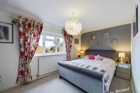 3 bedroom terraced house for sale, Priory Crescent, Aylesbury