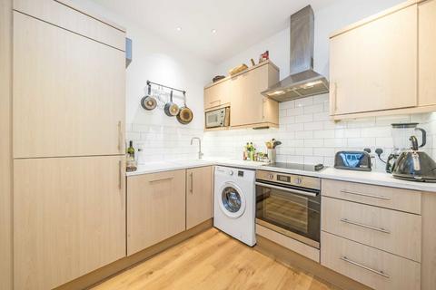 2 bedroom flat for sale, Empire Square, London N7