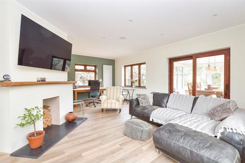 Barn Cottage Barn Close, Wick, Littlehampton, BN17 6JU