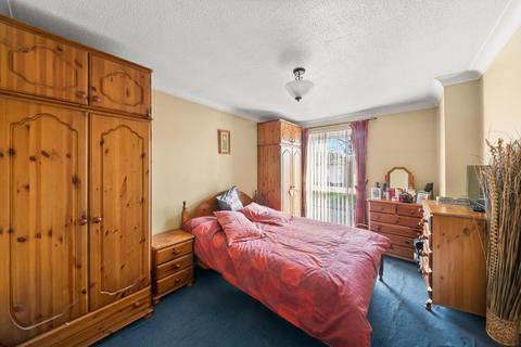 2 bedroom maisonette for sale, Dawson Close, Hayes, UB3 2RH