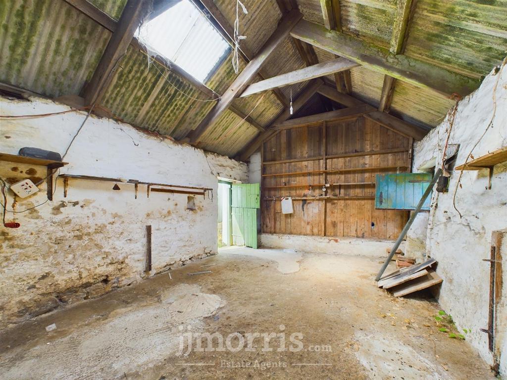 Long Barn &amp; Outbuildings