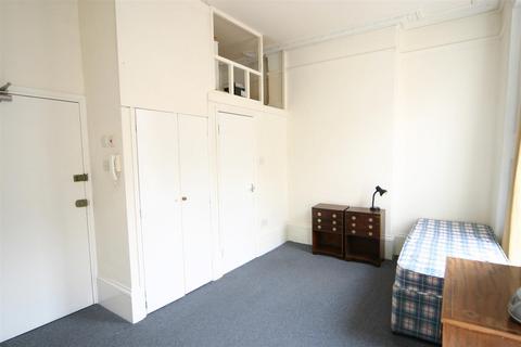 Studio to rent, Balcombe Street, Marylebone, London, NW1