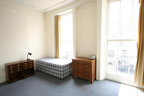 Studio to rent, Balcombe Street, Marylebone, London, NW1