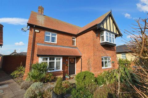 4 bedroom detached house for sale, Roughton Road New, Cromer