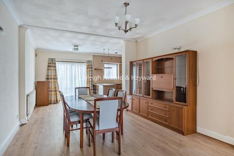 7 Chanctonbury Way, London, N12 7JB