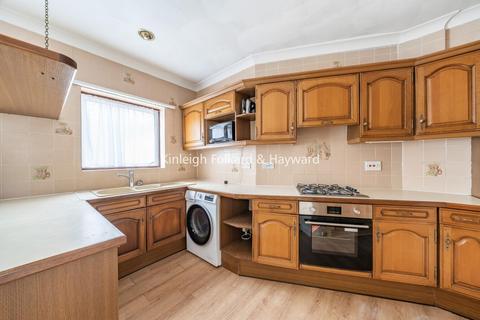7 Chanctonbury Way, London, N12 7JB