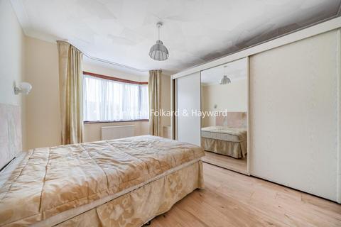 7 Chanctonbury Way, London, N12 7JB
