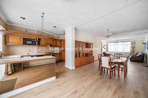 7 Chanctonbury Way, London, N12 7JB