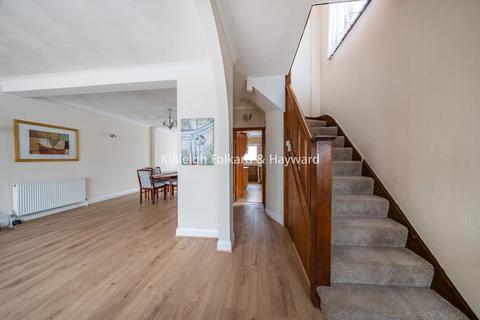 7 Chanctonbury Way, London, N12 7JB