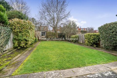 7 Chanctonbury Way, London, N12 7JB
