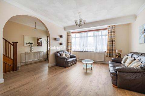 7 Chanctonbury Way, London, N12 7JB
