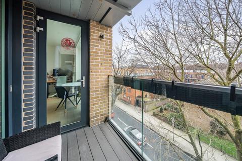 1 bedroom flat for sale, Long Lane, Borough