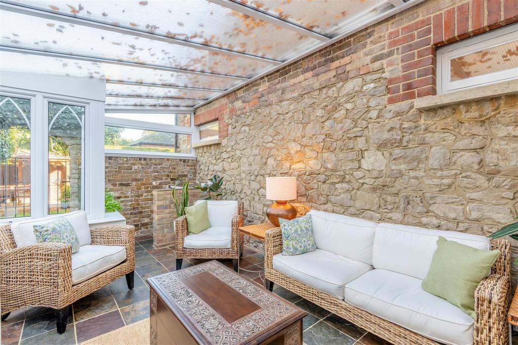8626475-interior22.jpg