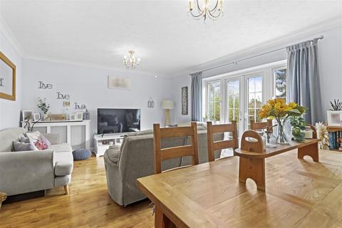 4 bedroom detached house for sale, South Close, Hailsham