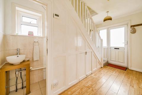 51 Manor Road, Guildford, GU2 9NQ