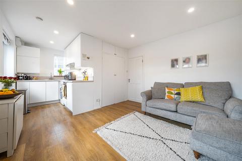 18a Shepperton Road, Petts Wood, Orpington, BR5 1DN