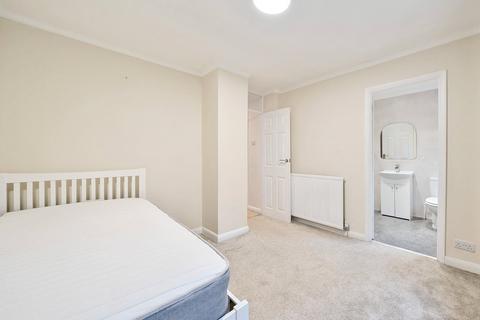 4 bedroom end of terrace house for sale, Gainsborough Court, Walton-On-Thames, KT12