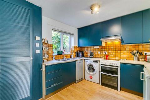 1 bedroom semi-detached house to rent, Wilkinson Way, London W4