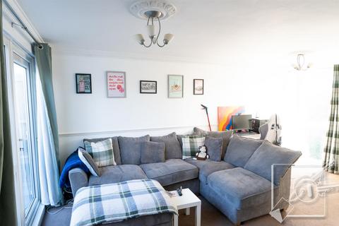 1 bedroom flat for sale, The Hollies, Gravesend