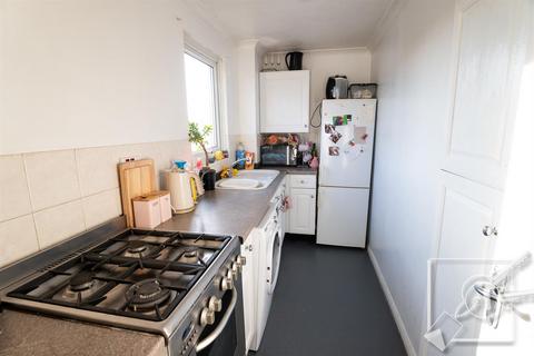 1 bedroom flat for sale, The Hollies, Gravesend