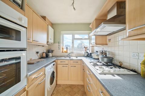4 Madeira Road, West Byfleet, KT14 6DE