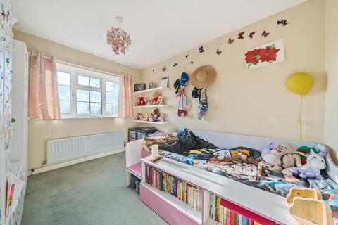 4 Madeira Road, West Byfleet, KT14 6DE