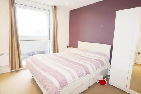 2 bedroom apartment to rent, Wharfside Point South, Prestons Road, London, E14