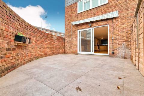 16 Brooking Road, London, E7 0HJ