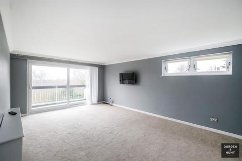 2 bedroom apartment for sale, Tree Tops, Woodford Green IG8