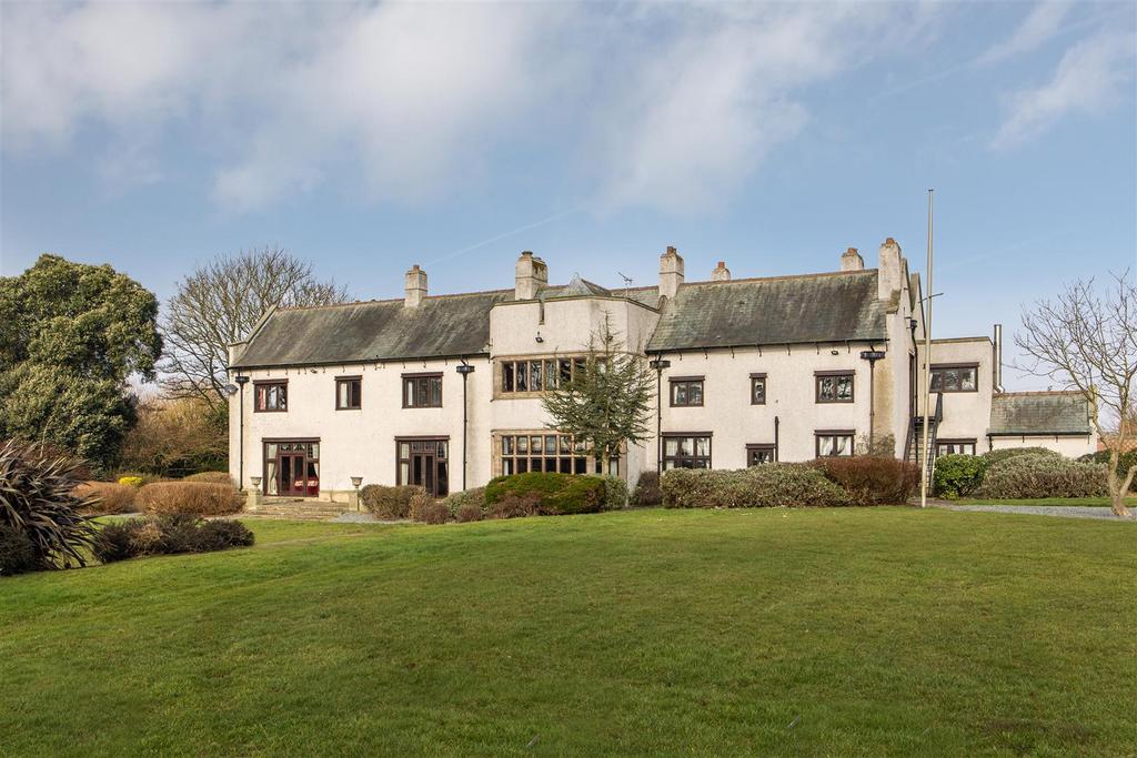 Highcliffe Manor External-10.jpg