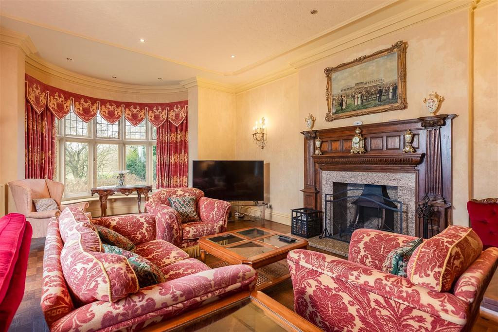 Highcliffe Manor Sitting Room-1.jpg