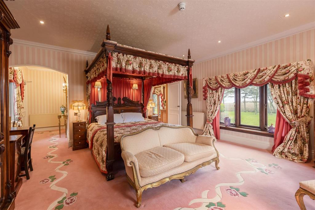 Highcliffe Manor Bedroom 1-2.jpg