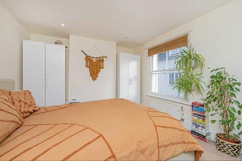 undefined, Wades Lane, Teddington TW11