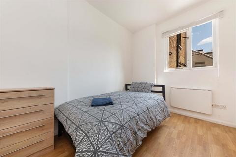 Studio to rent, St Petersburgh Pl, London W2