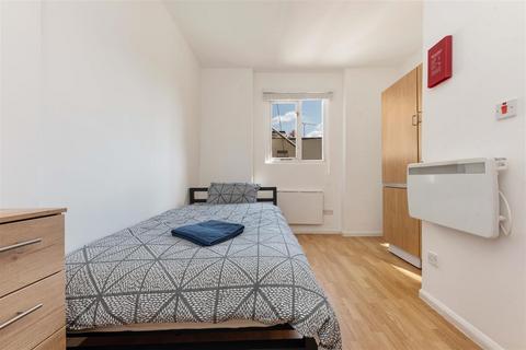 Studio to rent, St Petersburgh Pl, London W2